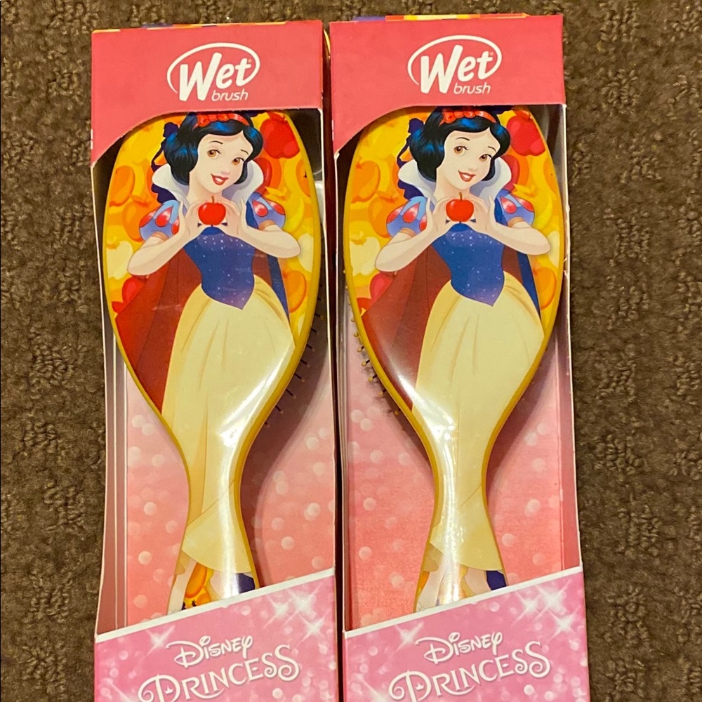 Snow White wet brush